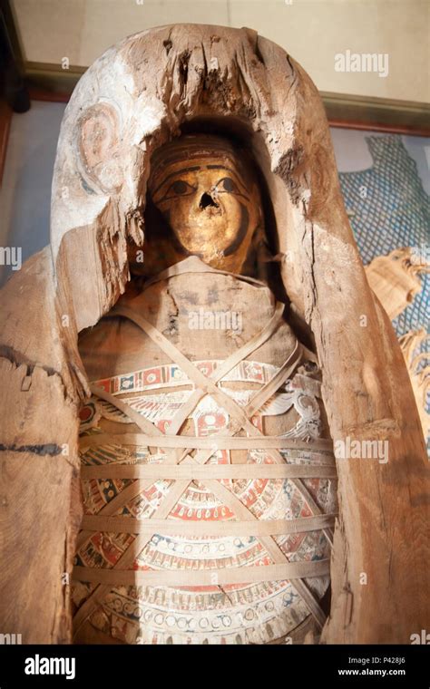 Ancient Egypt Mummy Uncovered Stock Photo - Alamy