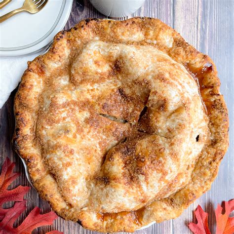 Classic Vegan Apple Pie - Nikki Vegan