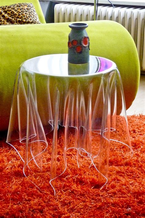 15 Ideas para decorar tu casa con un toque futurista | Acrylic ...