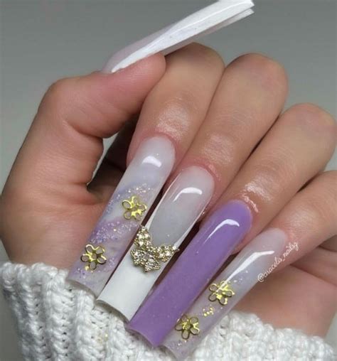 30 Ideas for White and Purple Nails You Should Definitely Try