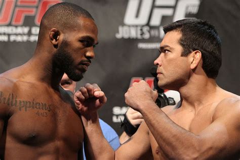 Jon Jones vs Lyoto Machida staredown pic from UFC 140 weigh ins - MMAmania.com