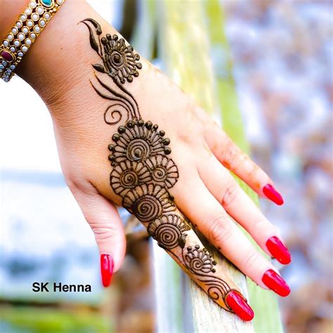 Stylish Back Hand Simple Arabic Mehndi Designs 2020 Images | Simple ...