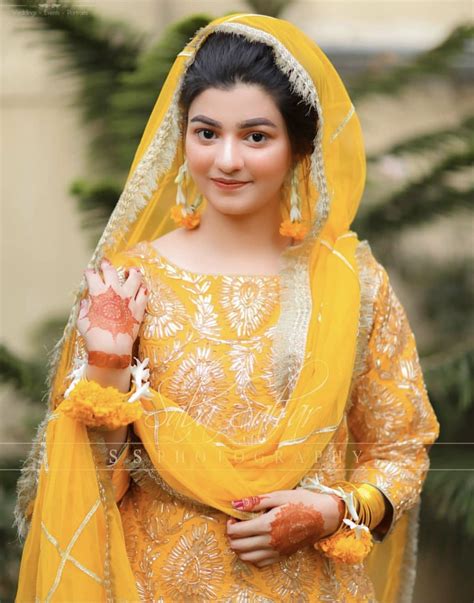 Mayun bride Ubtan, Mehndi Brides, Pakistani Wedding, Bridal Looks, Mehendi, Dress Collection ...