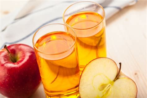 Jugo de manzana casero | Foto Premium