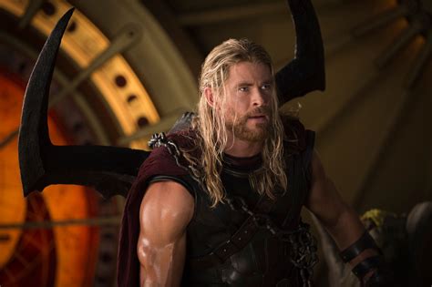 Chris Hemsworth on Thor: Ragnarok, MCU Connections, and More | Collider