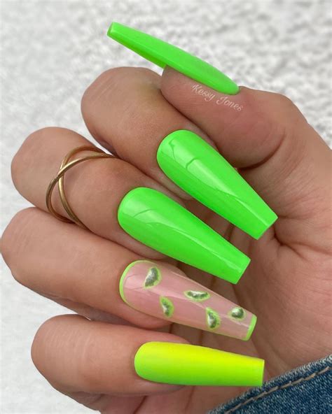 20 Super-Bright Neon Green Nail Designs Perfect For Summer / MÉLÒDÝ JACÒB | Green nail art ...