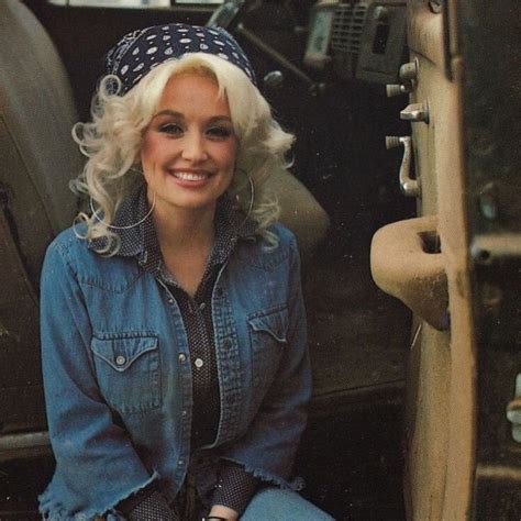 Dolly Parton in denim (1976) : OldSchoolCool | Dolly parton, Dolly, Style