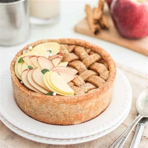 Healthy Apple Pie (Vegan) | Happy Vegannie