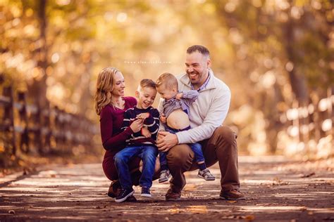 Capturing Connection: My Favorite Family Poses - Elan Studio