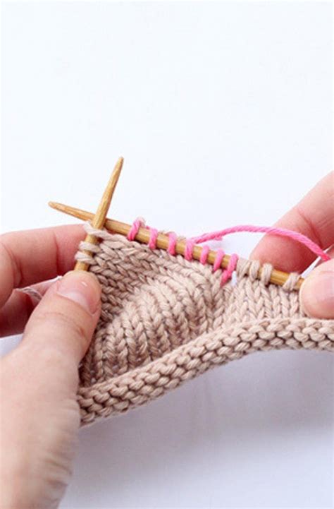 How To Pick Up Stitches In Knitting | Beginner knitting patterns, Knitting basics, Loom knitting ...