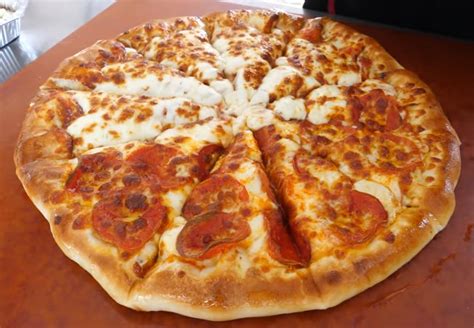 Where in Connecticut can I get a pizza made like this? I'm hungry : r/Connecticut