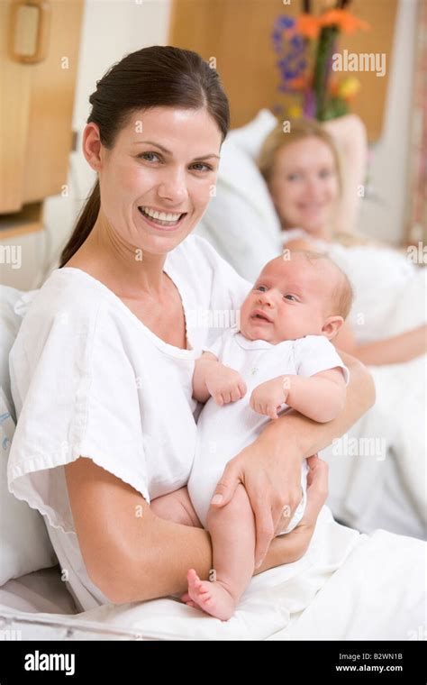 Mother newborn hospital ward hi-res stock photography and images - Alamy