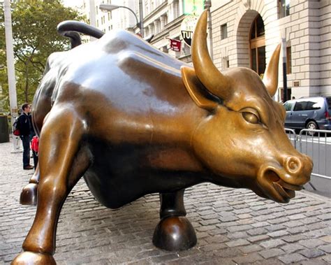 Charging Bull | This 7000~pound bronze "Charging Bull", scul… | Flickr