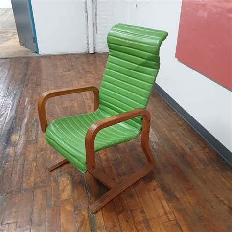 Bentwood Lounge Chair by Thonet at 1stDibs