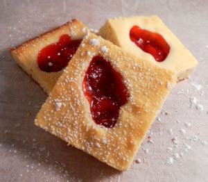 Cherry-Vanilla Shortbread Cake Squares | Yummy Chunklet