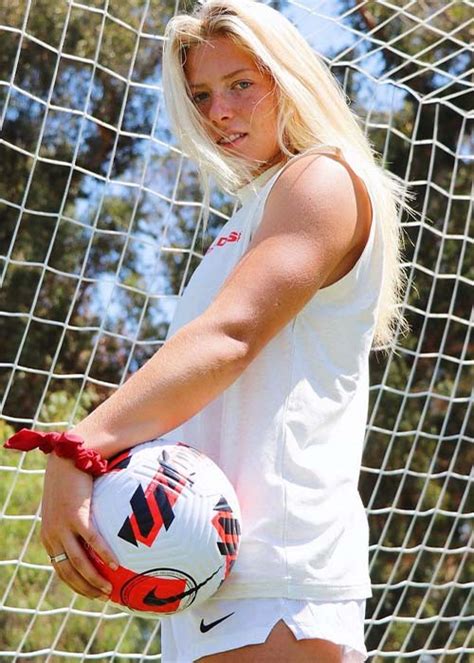 Stanford women’s football star Katie Meyer found dead on campus aged 22 - Extra.ie