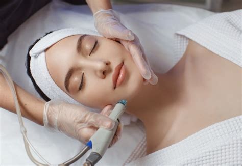 HydraFacial VS Microdermabrasion