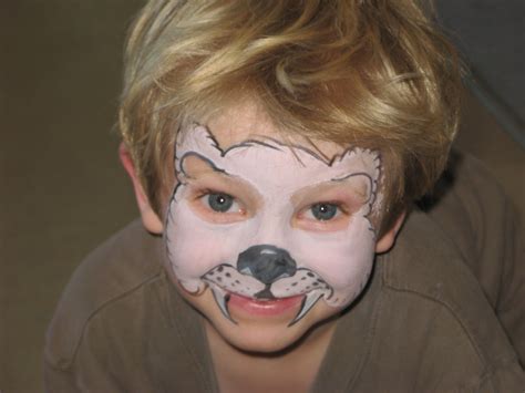 Easy polar bear face paint Bear Makeup, Kids Makeup, Half Skull Face Makeup, Bear Face Paint ...