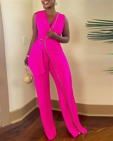 Olivia Mark – V-neck sleeveless jumpsuit with metallic decor | Pink jumpsuits outfit, Jumpsuit ...