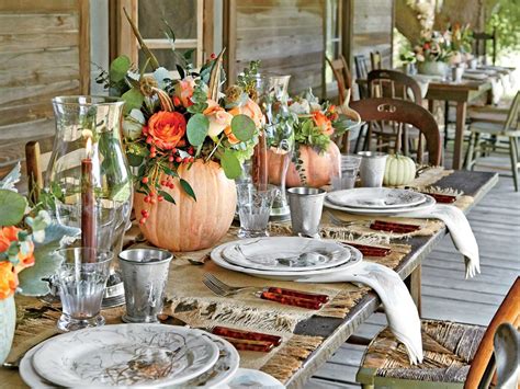 How to Throw an Unforgettable Friendsgiving Down South | Thanksgiving dinner table decorations ...