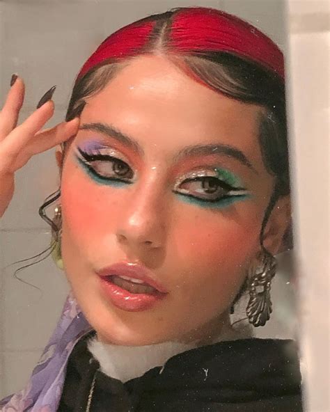 Anaelle 💚 on Instagram: “Baby hair Moment💋” Unique Makeup, Edgy Makeup, Colorful Eye Makeup ...