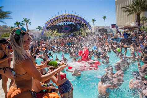 Las Vegas Pool Parties You'll Fall In Love With by Holiday Genie