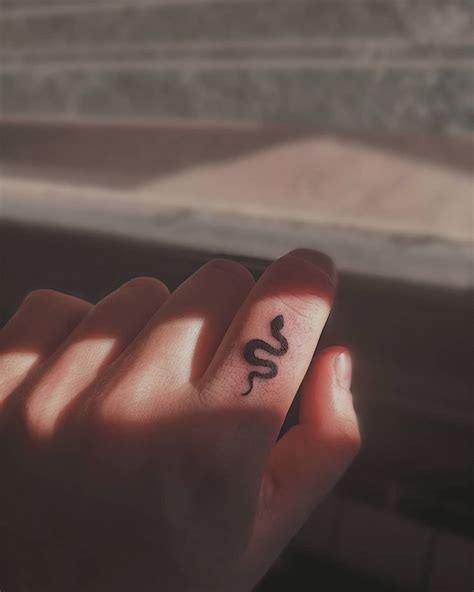 15 petits tatouages absolument géniaux et très discrets... Lequel préférez-vous ? | Finger ...