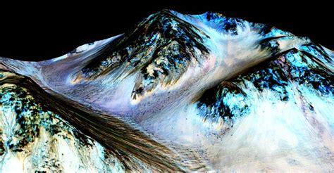 NASA Announces the Discovery of Liquid Water on the Surface of Mars