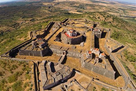 Bildergebnis für star fort portugal Chateau Medieval, Medieval Castle, Historical Architecture ...