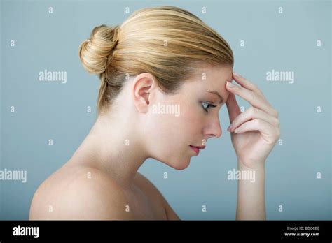 WOMAN WITH HEADACHE Stock Photo - Alamy