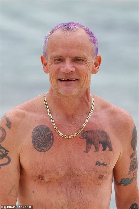 RHCP: Flea chats to bikini-clad women at Bondi Beach, Sydney | Daily ...