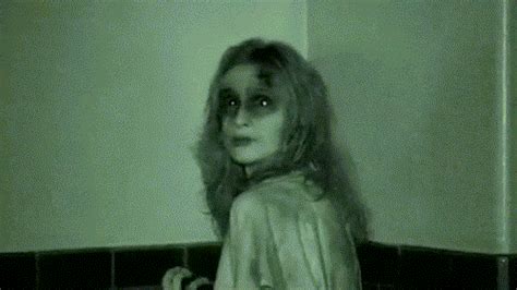 Horror Woman GIF - Find & Share on GIPHY
