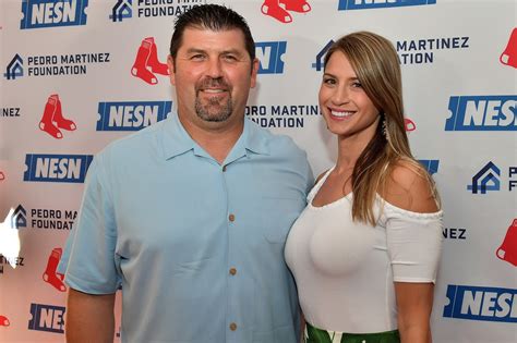 Wife of Red Sox's Varitek says Yankees fan spit on her daughter