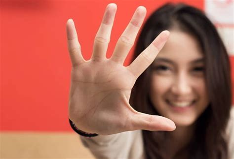 Finger / digit length ratio: How to measure it & what it says about your personality