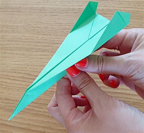 Avion en papier : origami facile pour faire voler son avion