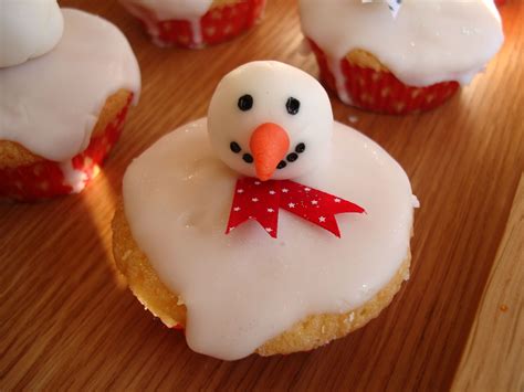 Melted snowman cupcakes. Easy and so effective | Snowman cupcakes, Food, Melted snowman