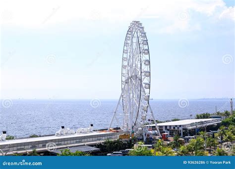 May 31, 2017 Ferris Wheel at Mall of Asia in Manila. the Ferris Editorial Photo - Image of ...