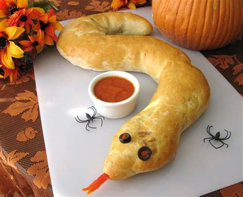 24 Halloween Dinner and Appetizer Ideas That Are a Total Scream | Halloween food for party ...