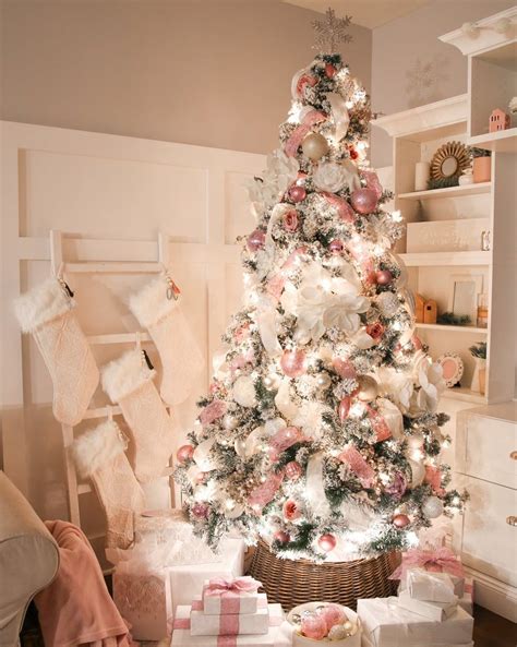 25 Best Christmas Tree Themes for Decorating This Year