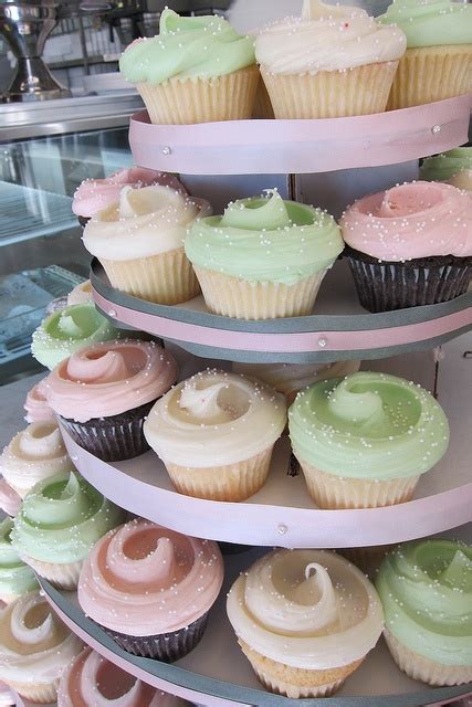 Magnolia Bakery: Cupcakes | Bakery, Magnolias bakery, Food