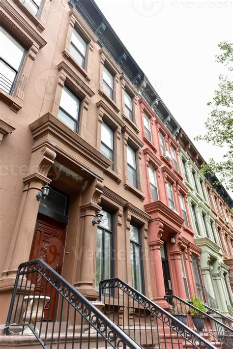 Brownstones in the Harlem Neighborhood of New York City. 16648869 Stock Photo at Vecteezy