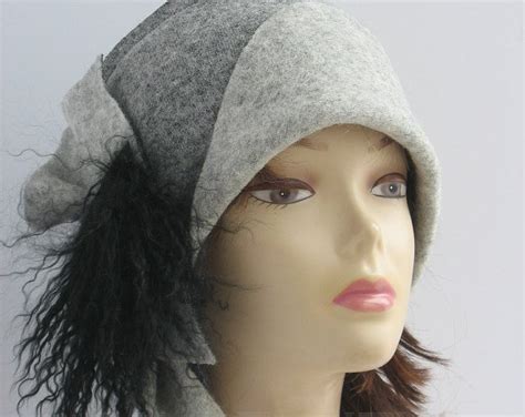 Bonnet en laine gris Unique en feutre lart vestimentaire cap | Etsy | Bonnet en laine, Chapeau ...