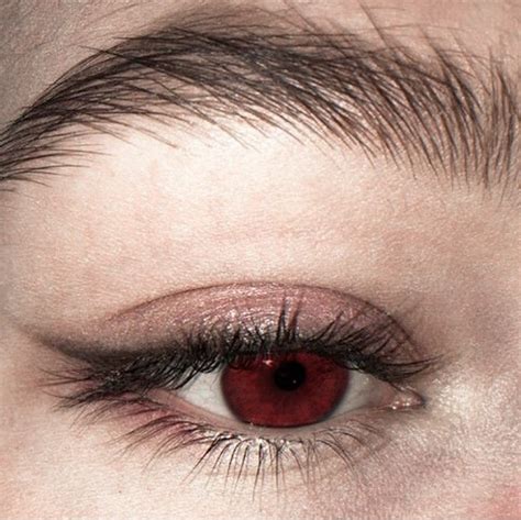 makeup, red и eyes картинка в We Heart It | Fantasy aesthetic, Dark ...