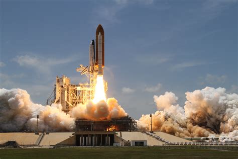 File:Space Shuttle Atlantis launches from KSC on STS-132.jpg - Wikipedia