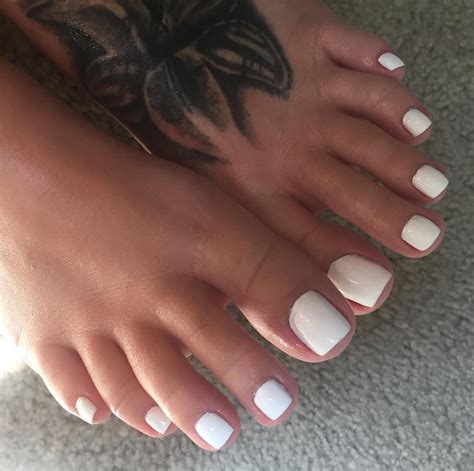 Taylors toes 👣 #prettyfeet #footfetishnation #toesucking #toenails#barefoot #white #pedicure # ...