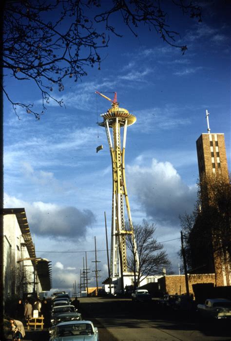 Construction of the Seattle Space Needle, ca.1961-62 [2168x3208] : r/HistoryPorn