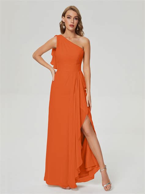 Chic Burnt Orange Bridesmaid Dresses: Stylish Wedding Ensemble