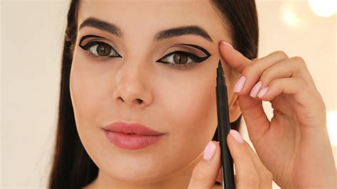 The Best Eyeliner Tips We've Learned From TikTok