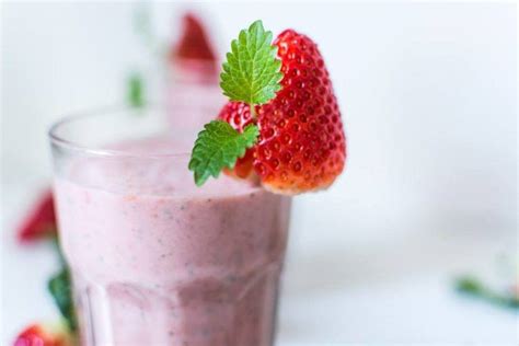 Easy Hemp Protein Smoothie Will Start Your Day Off Right (Recipe)