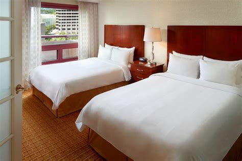 Hotel in Atlanta with Skyline View | Atlanta Marriott Suites Midtown